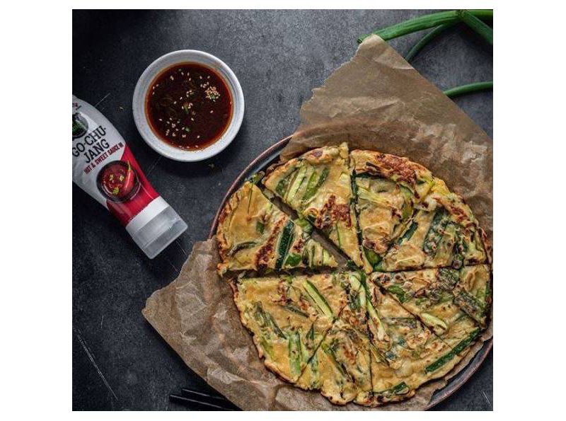 Bibigo Gochujang Hot & Sweet Sauce - 11.46oz