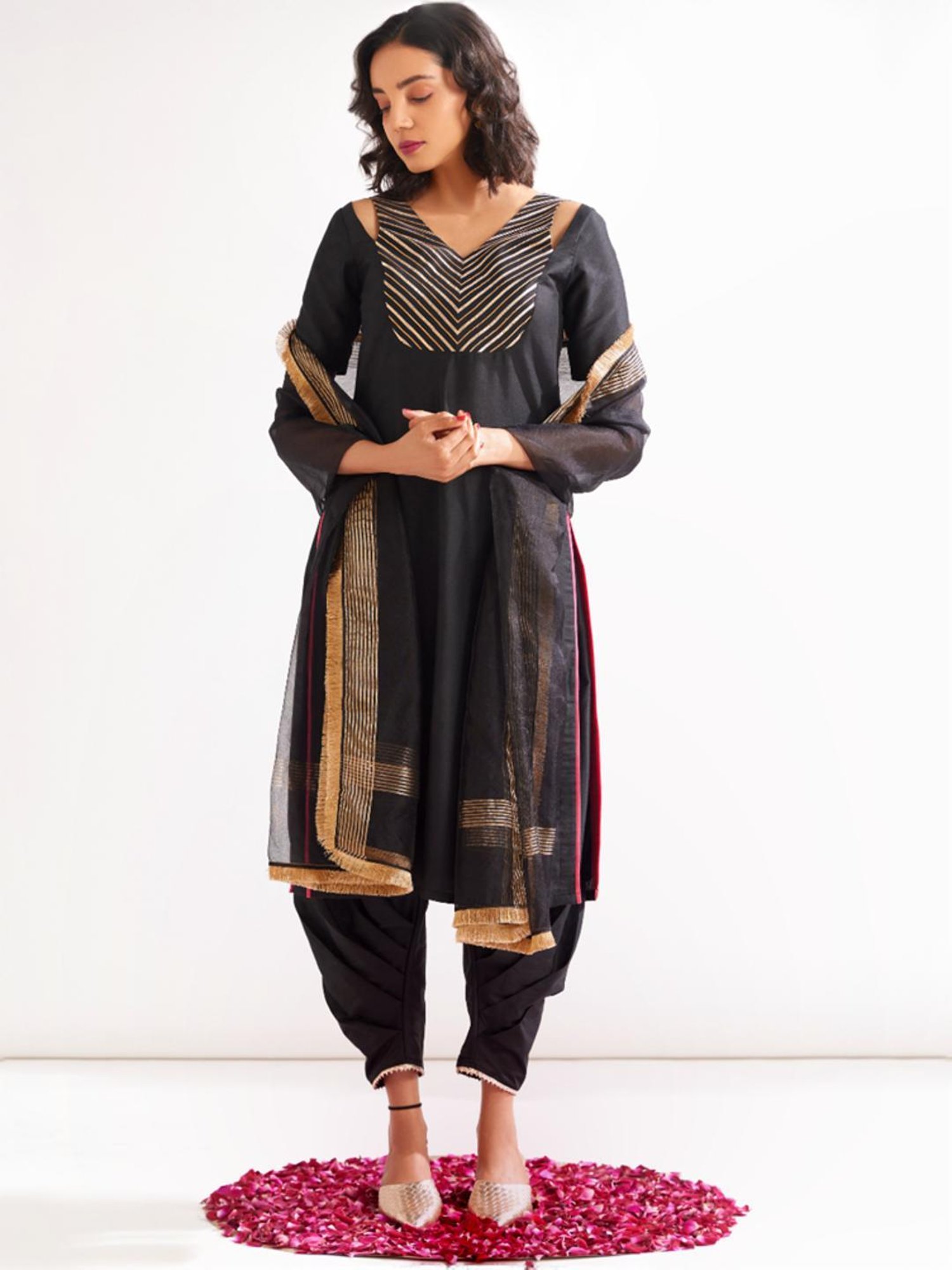 Abhishti Black Striped Straight Kurta