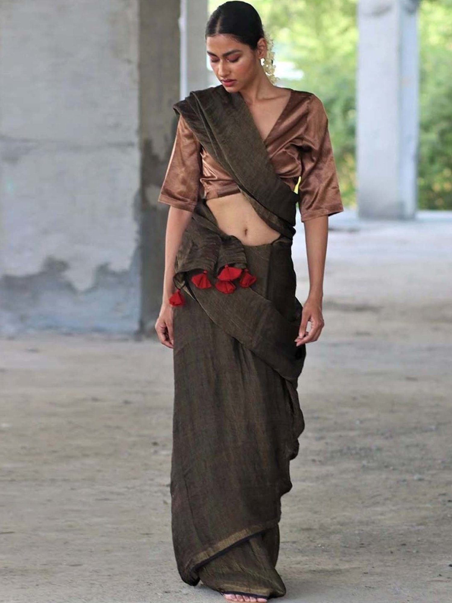 Chidiyaa Black Manjari Zari Pure Handwoven Linen Saree