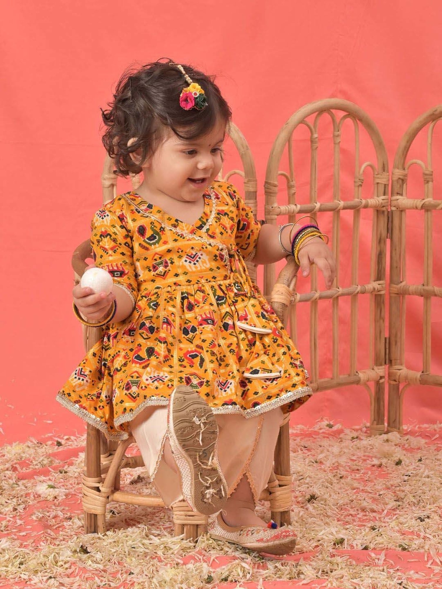 VASTRAMAY Girls Yellow Printed Clothing Sets