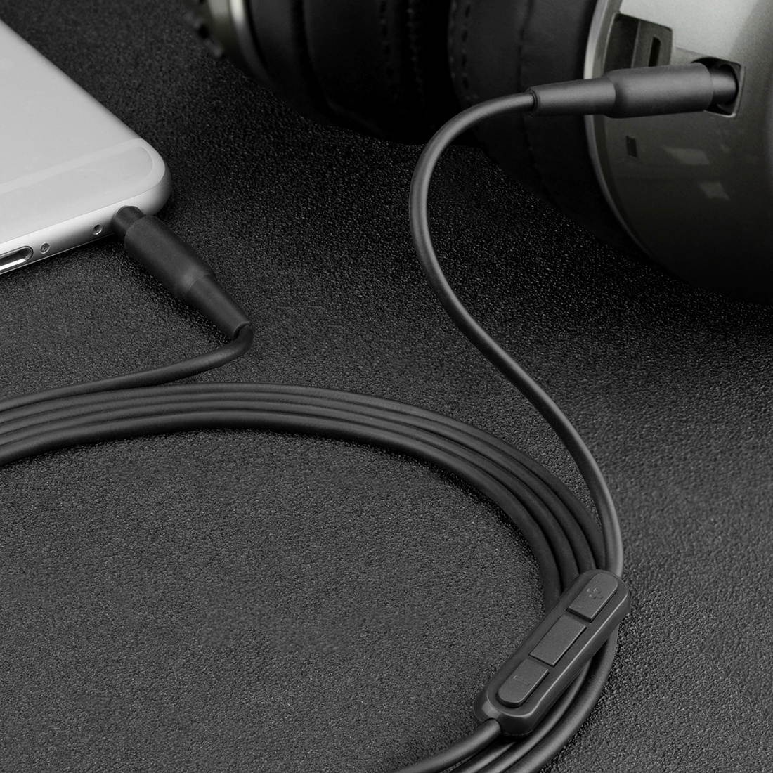 geekria quickfit replacement cable with mic for skullcandy hesh, hesh 2, crusher, grind headphones / audio cord with volume control and microphone, works with apple and android device black