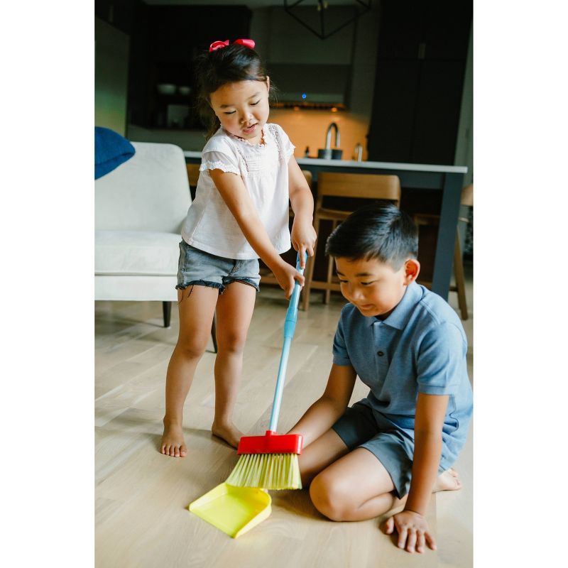 Chuckle & Roar Lil Helper Cleaning Role Play Set