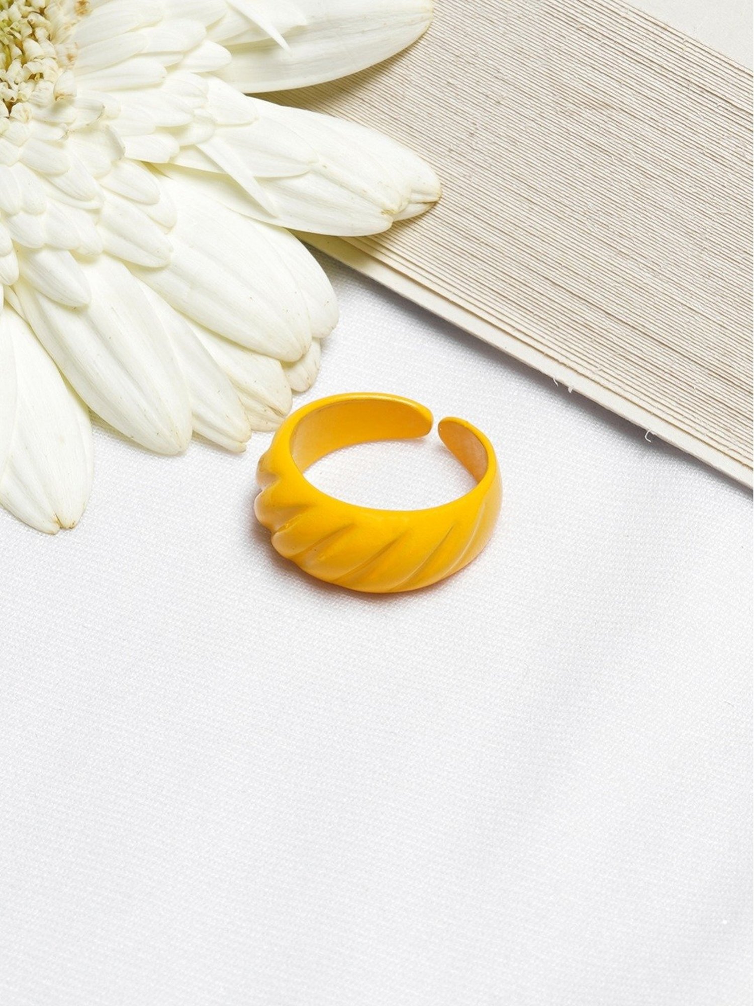 Joker & Witch Yellow Truffle Croissant Ring