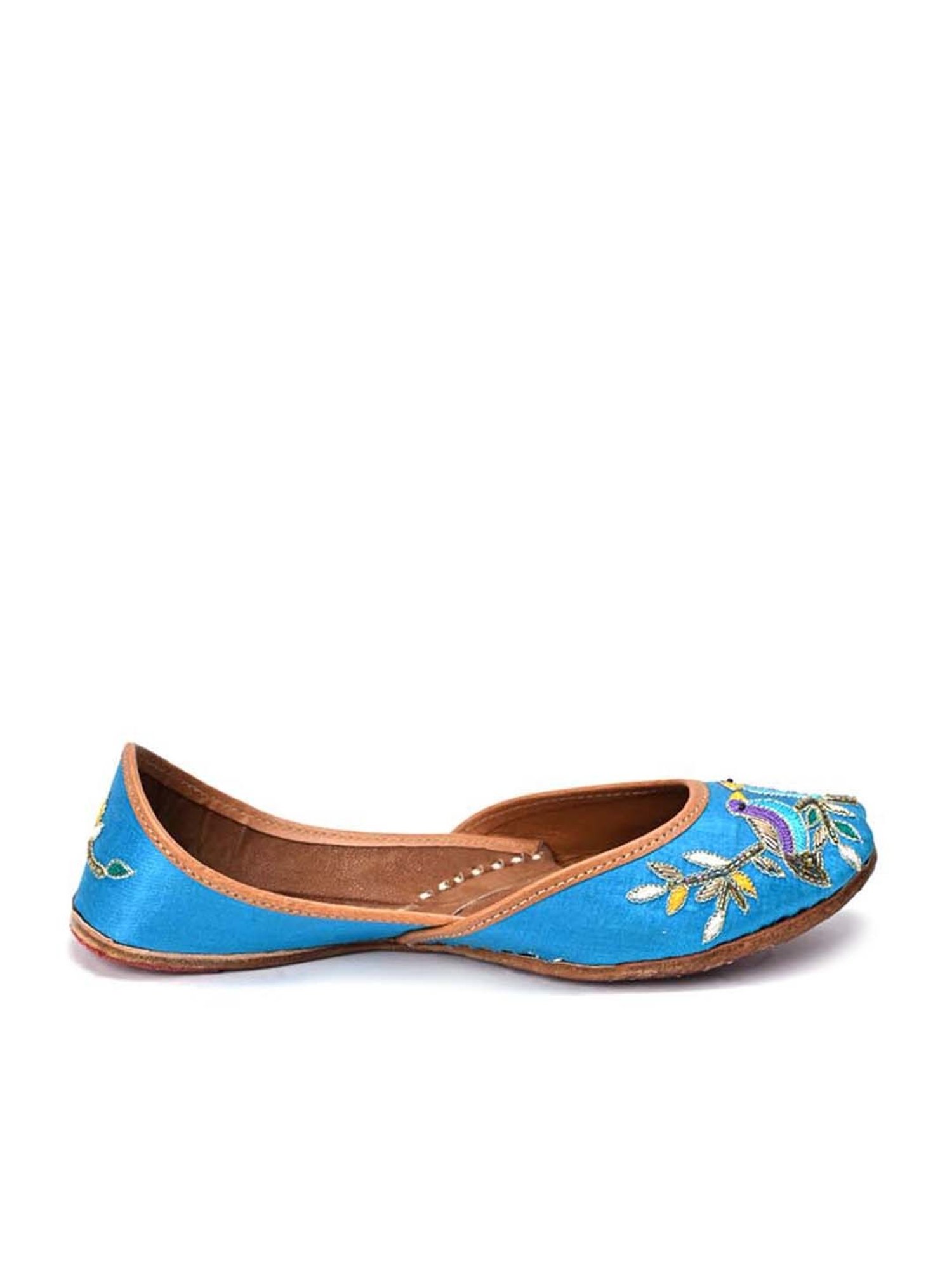Scentra Women's Blue Ethnic Juttis