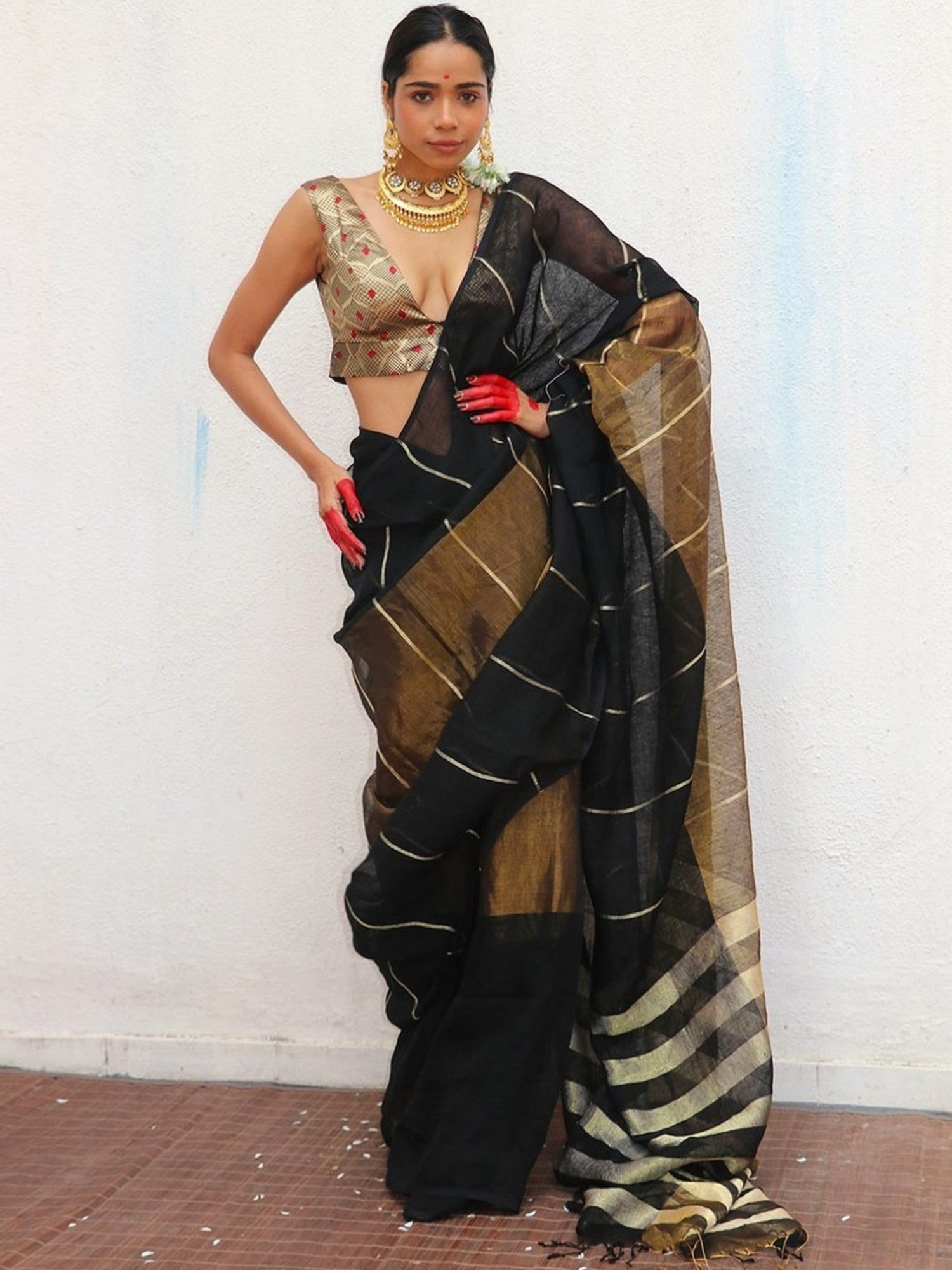 Chidiyaa Black Chandni Raatein Mrinmoyee Handwoven Linen Zari Saree