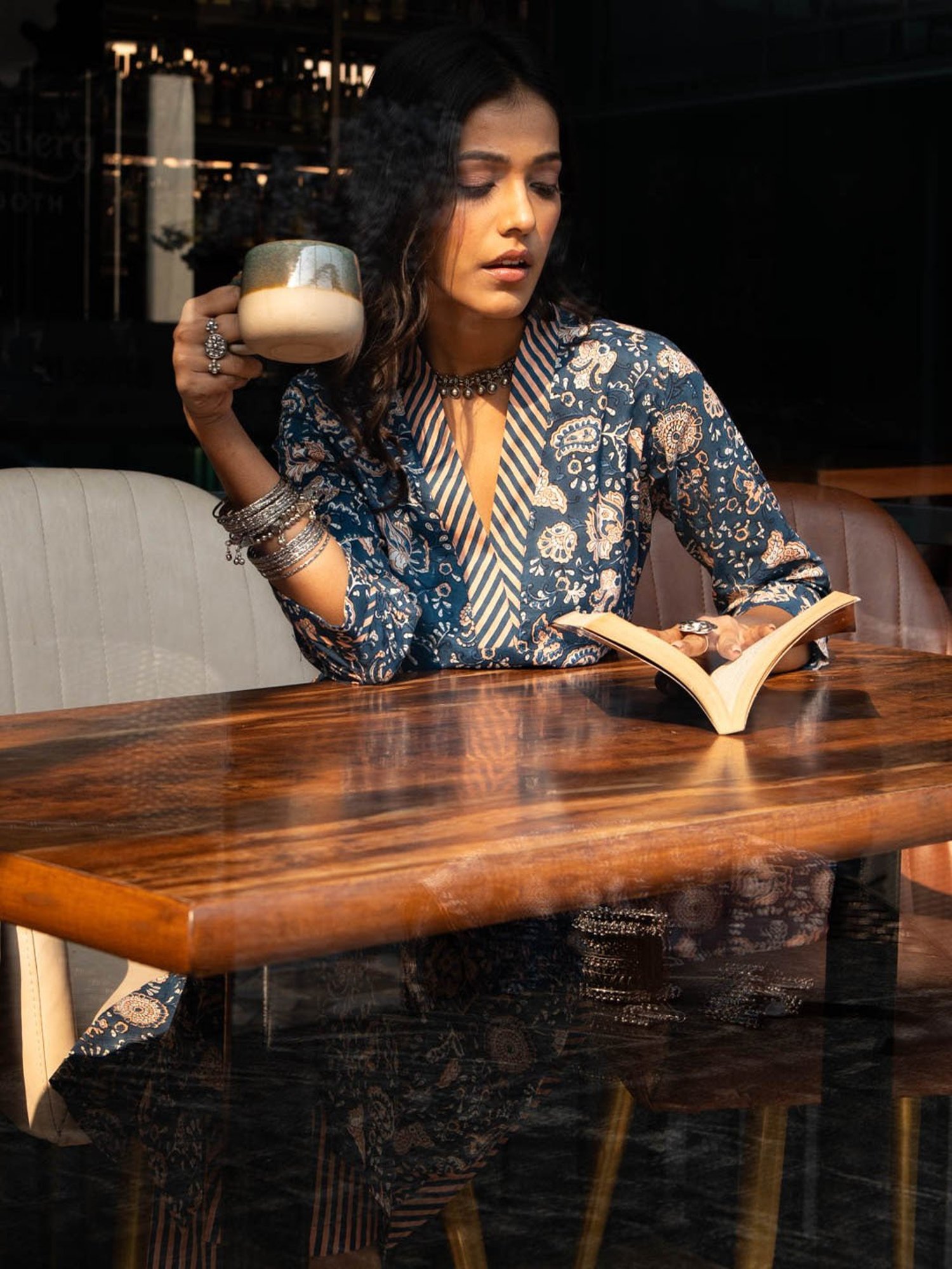 Akiso Blue Block Printed Straight Fit Kurta With Neck And Sleeve Details