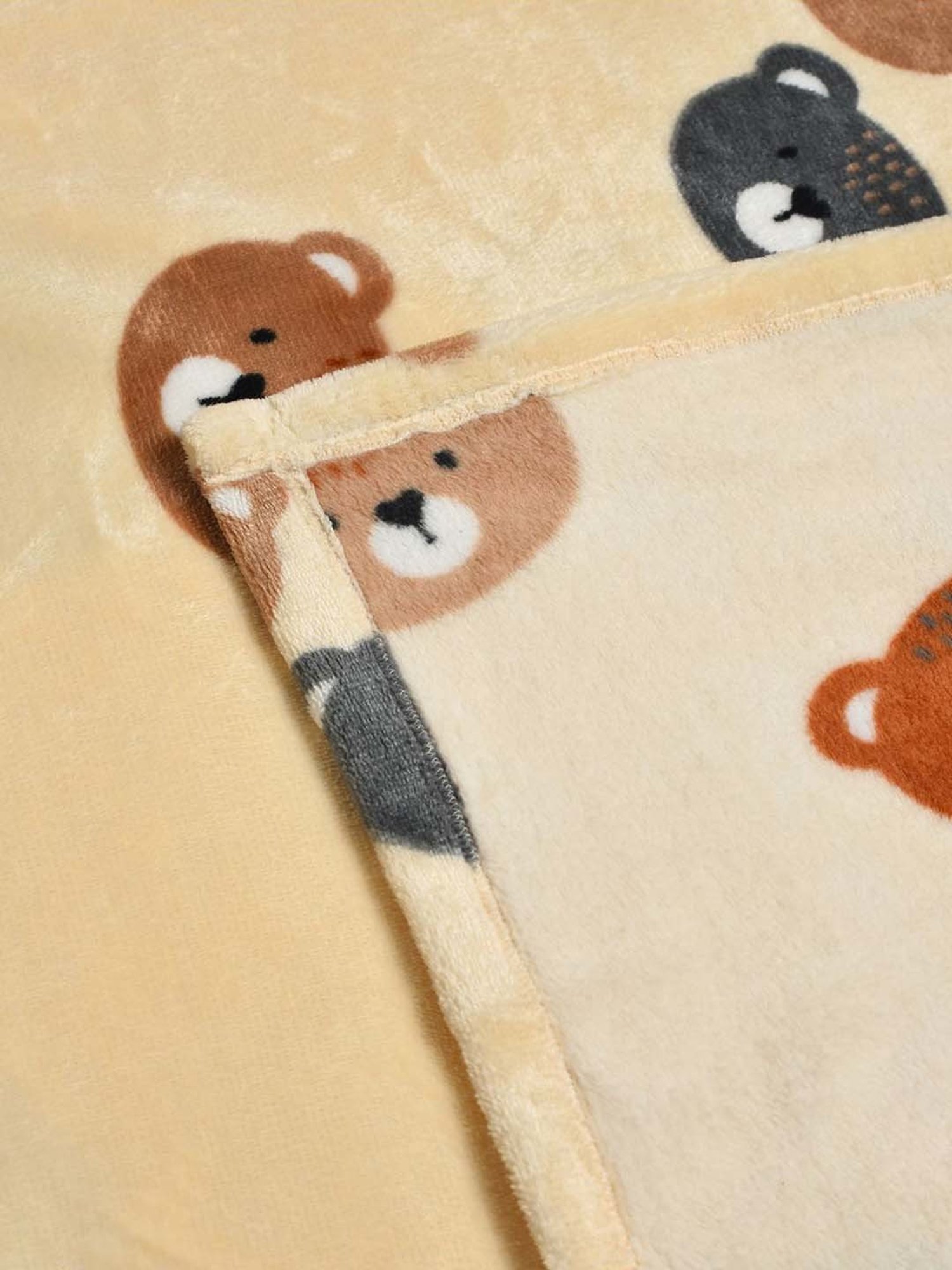 MiArcus Cream Polyester 210 GSM Face Printed Flurry Knitted Blanket