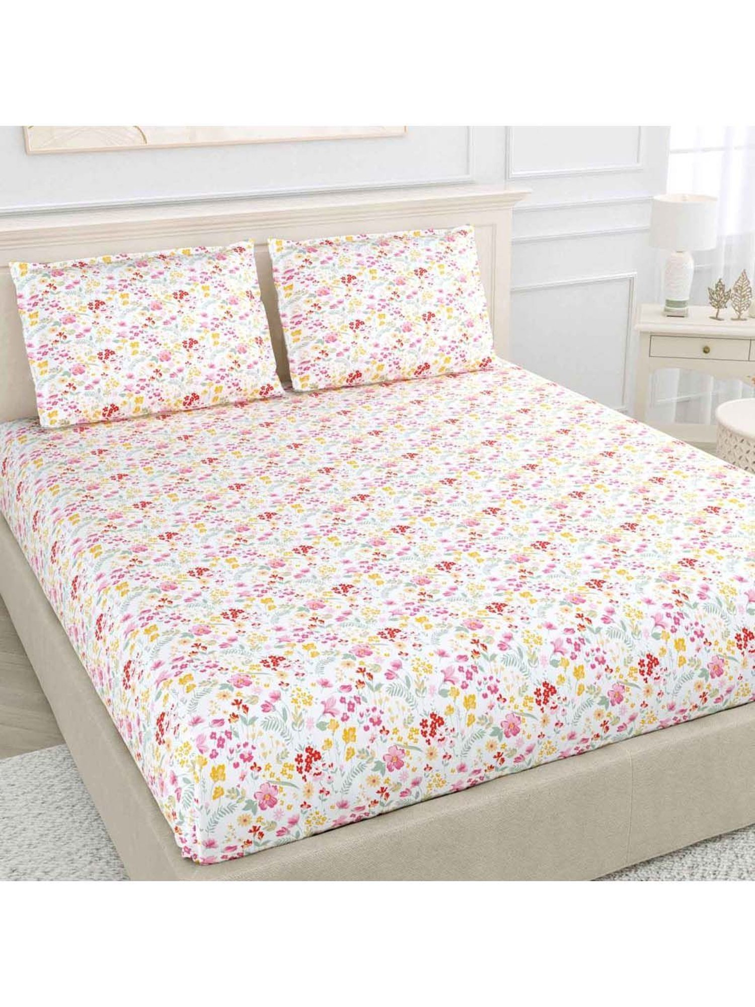 Haus & Kinder Pink Cotton 186 TC King Bedsheet with 2 Pillow Covers
