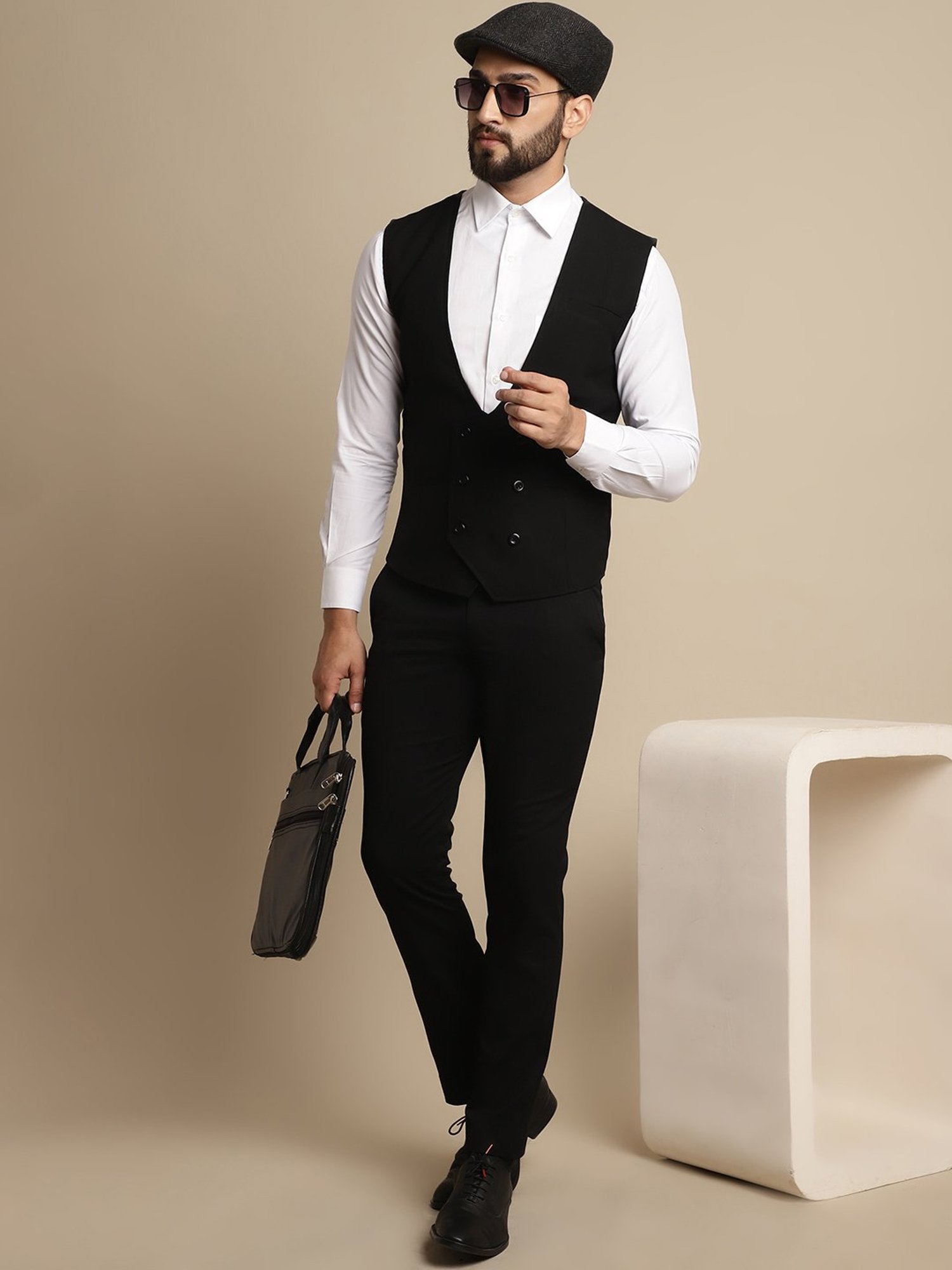Even Black Regular Fit V Neck Waistcoat