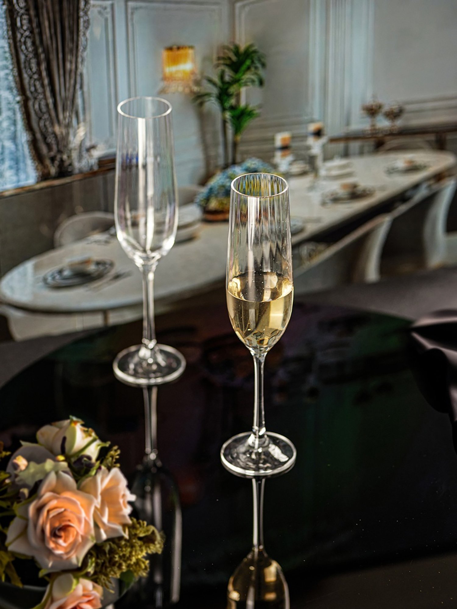 Trovea's Quintessenial Transparent Glass Champagne Glass - Set of 4