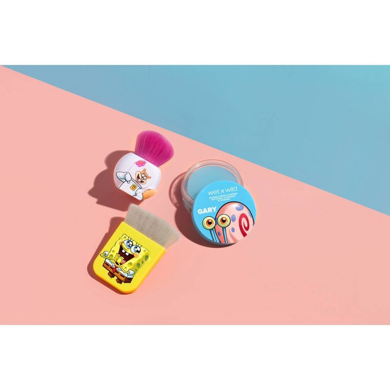 Wet n Wild SpongeBob Flat Kabuki Brush