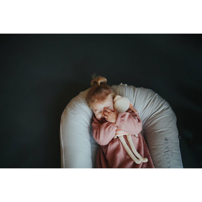 Simmons Kids' Silent Auto Gliding Deluxe Bassinet - Embossed Paisley