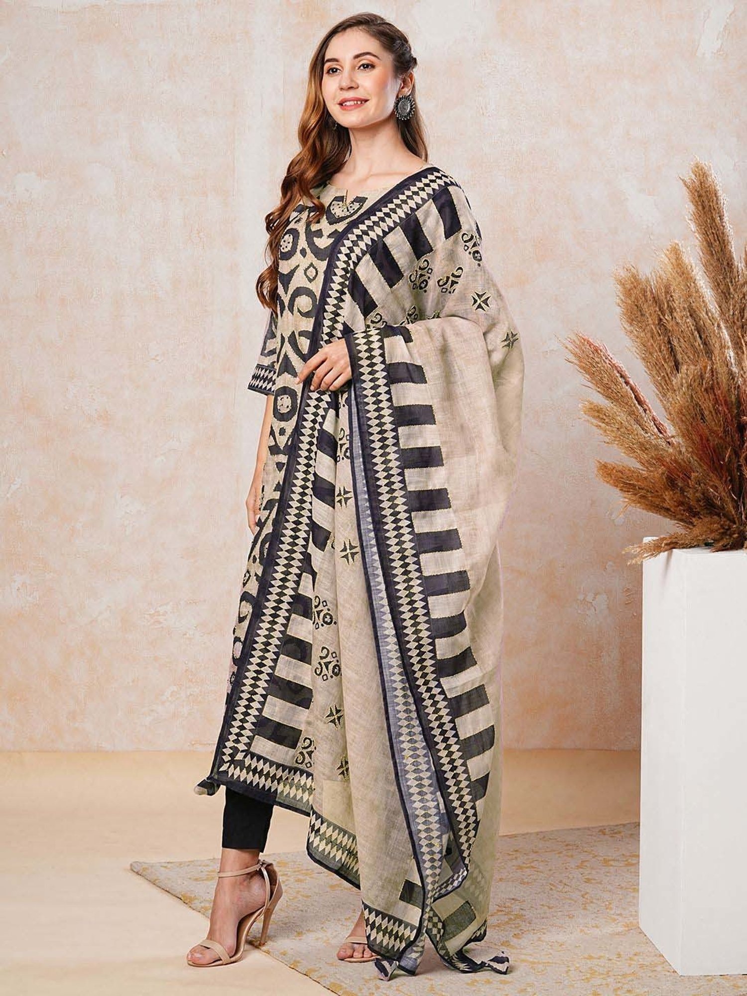 Saffron Threads Black Printed Straight Kurta