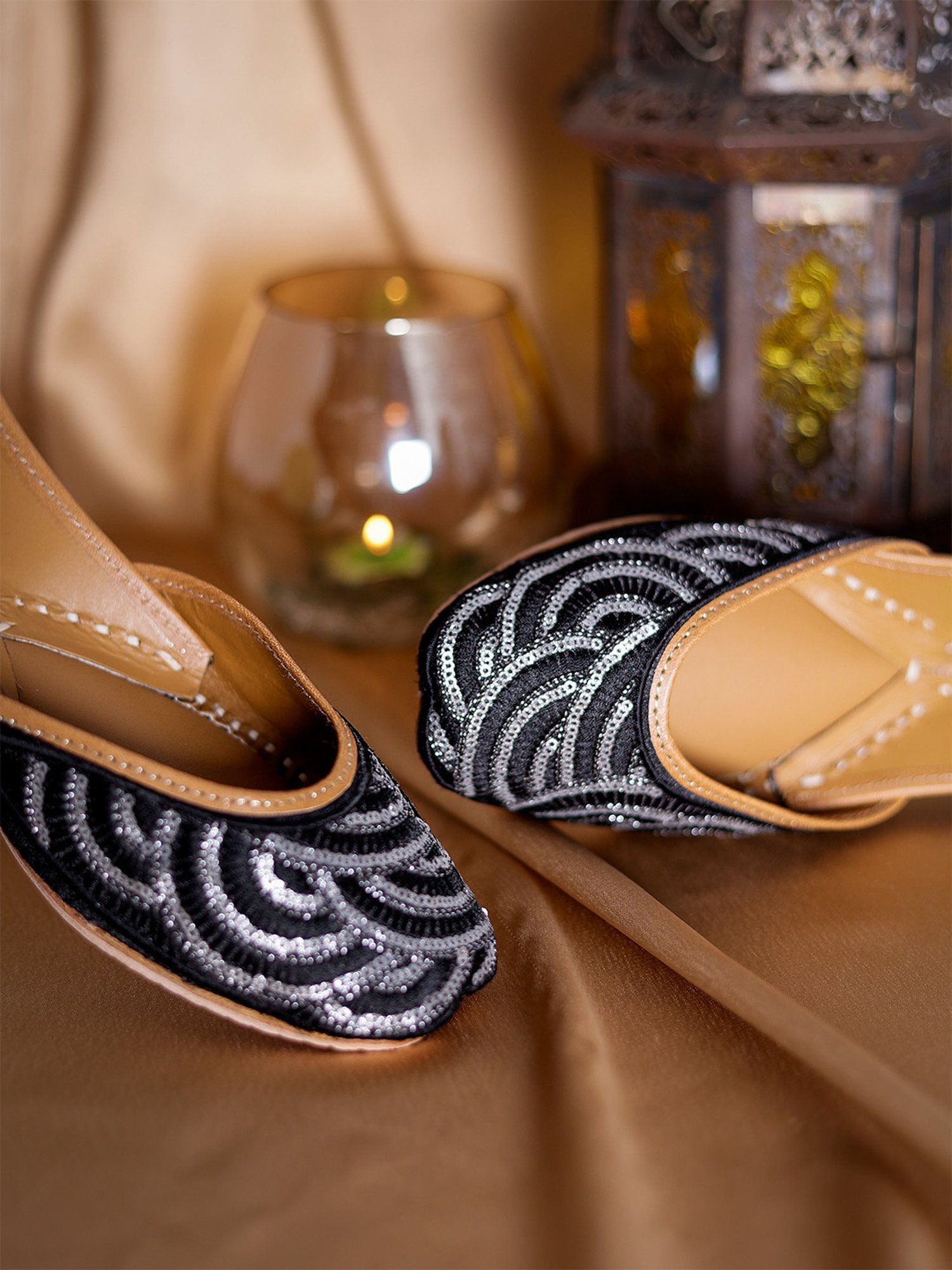 Glam Story Women's Layla Black Ethnic Juttis