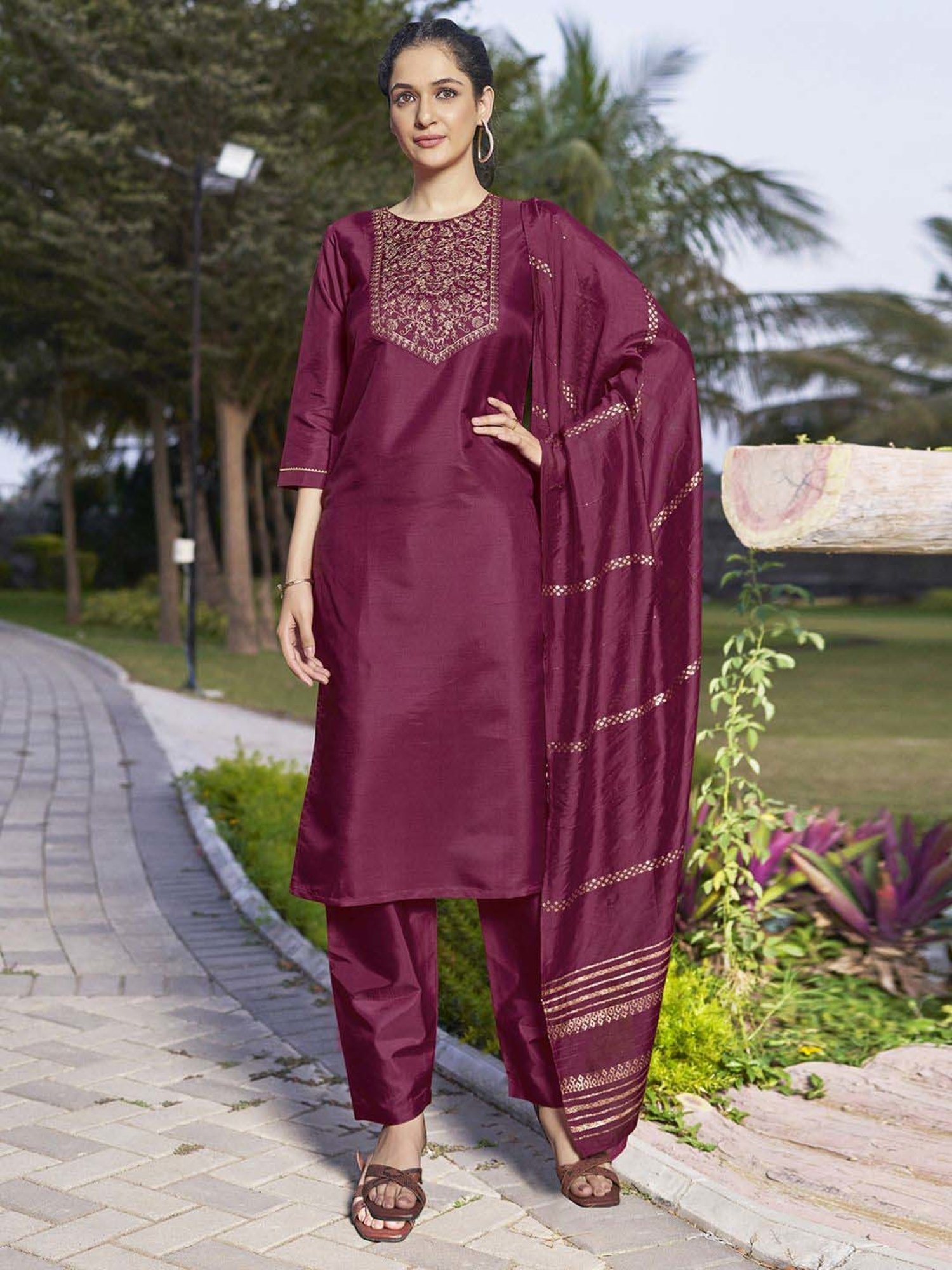 Skylee Purple Embroidered Kurta Pant Set With Dupatta