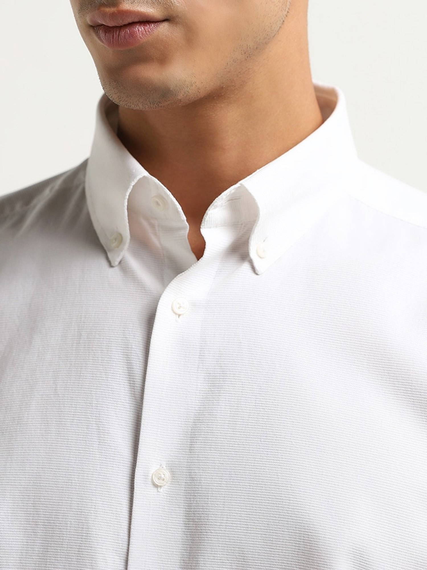 Ascot by Westside White Solid Relaxed Fit Shirt