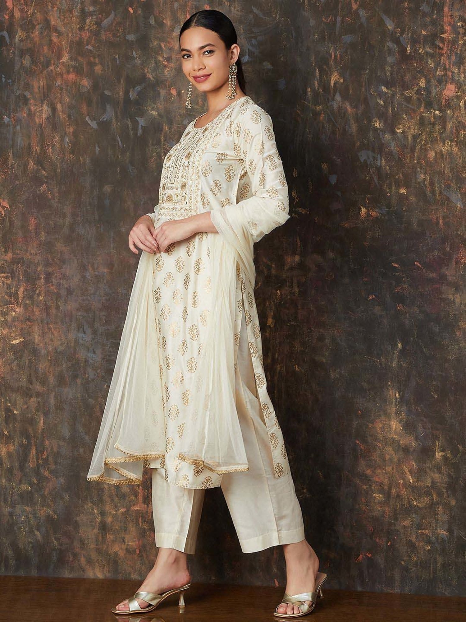 Melange by Lifestyle Off-White Embroidered Kurta Pant Set With Dupatta