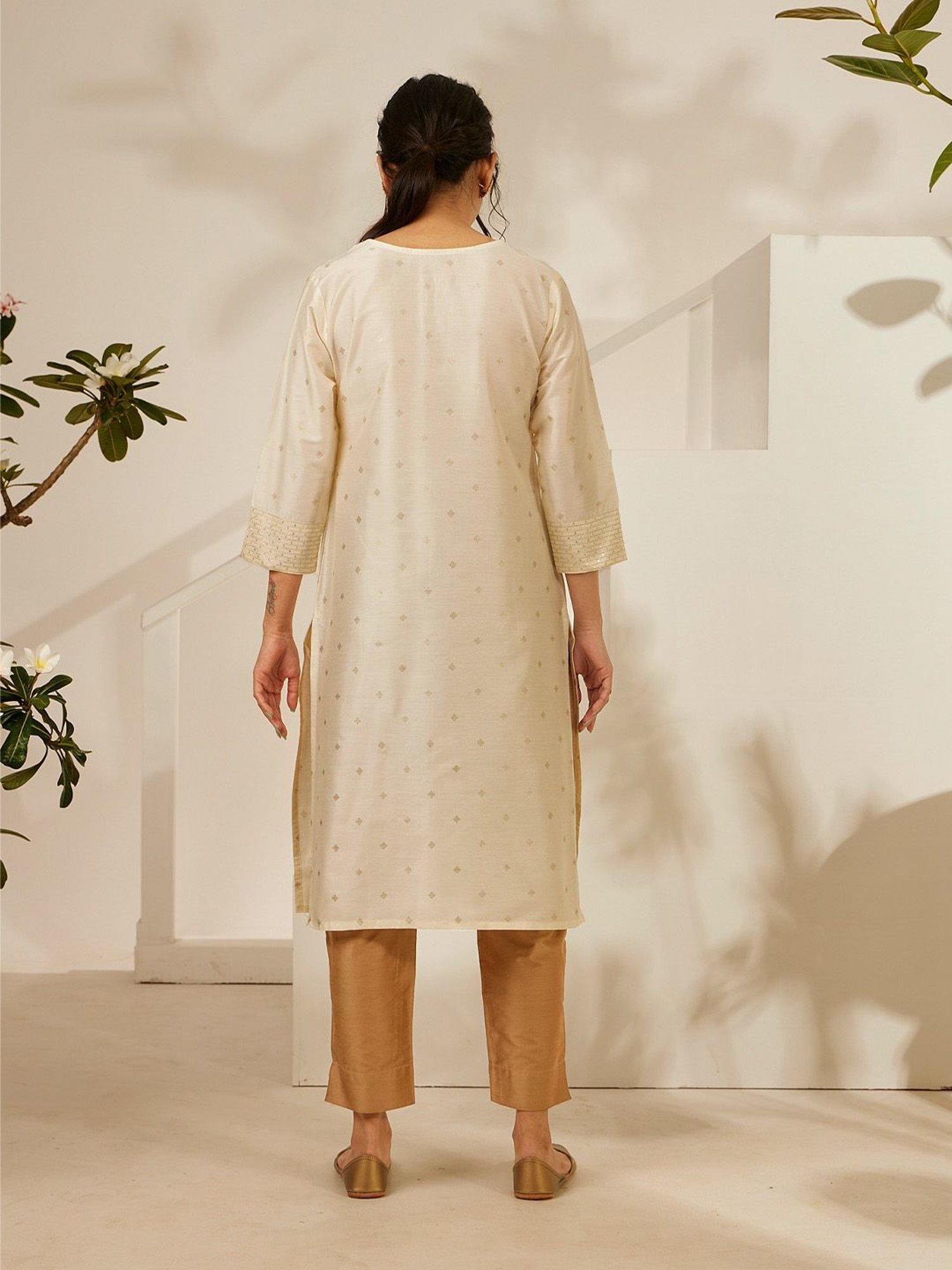 Daali Cream Viscose Round Neck 3/4 Sleeves Blooming Mood Kurta with Two Pockets