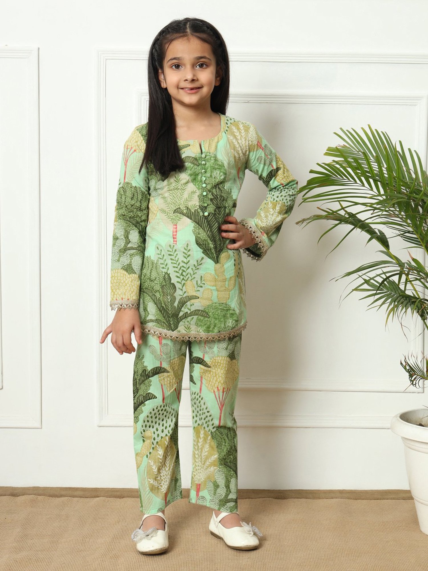 READIPRINT FASHIONS Kids Green Printed Full Sleeves Kurti with Pants