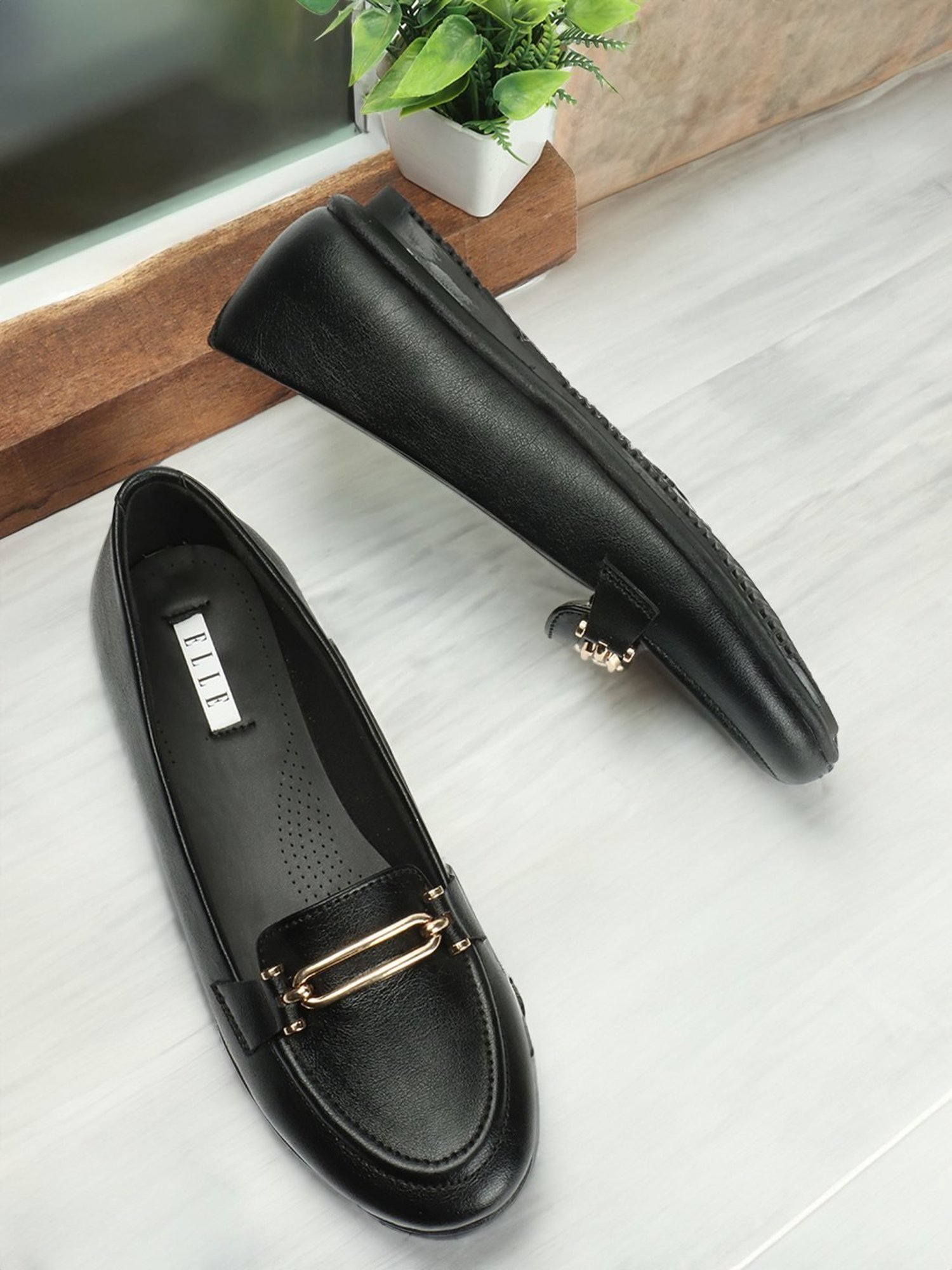 Elle Women's Black Flat Ballets