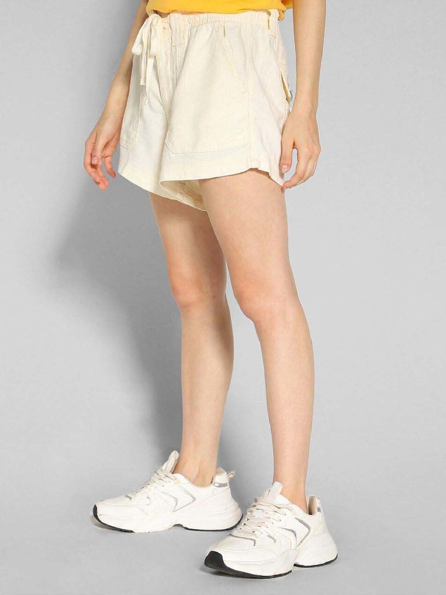 American Eagle Outfitters Beige Mid Rise Shorts