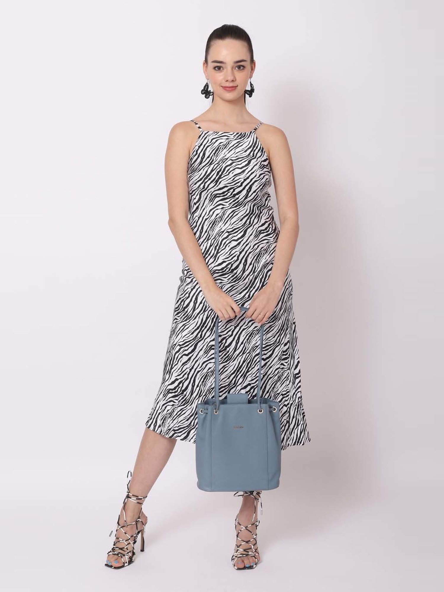 SASSORA Blue Solid Medium Shoulder Bag