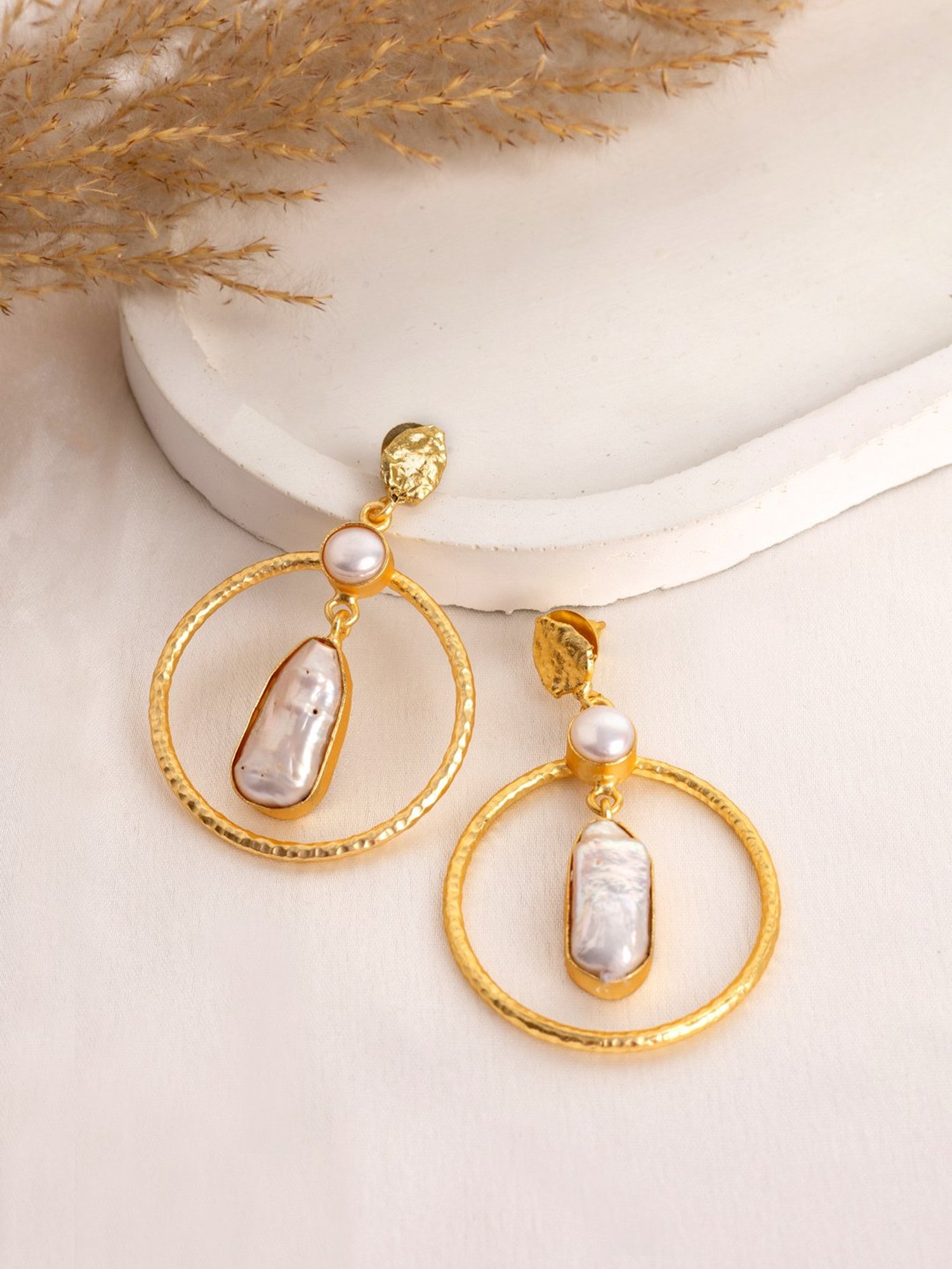 Perfectly Average Anna Circle Pearl Earrings