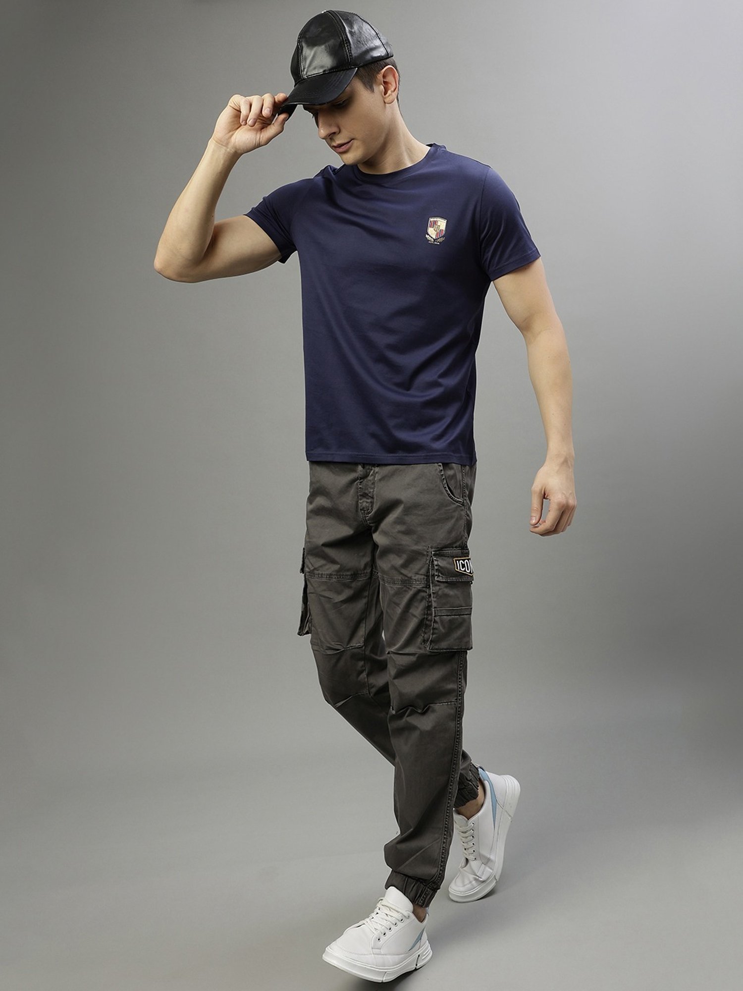 Iconic Men Solid Regular Fit Cotton T-shirt