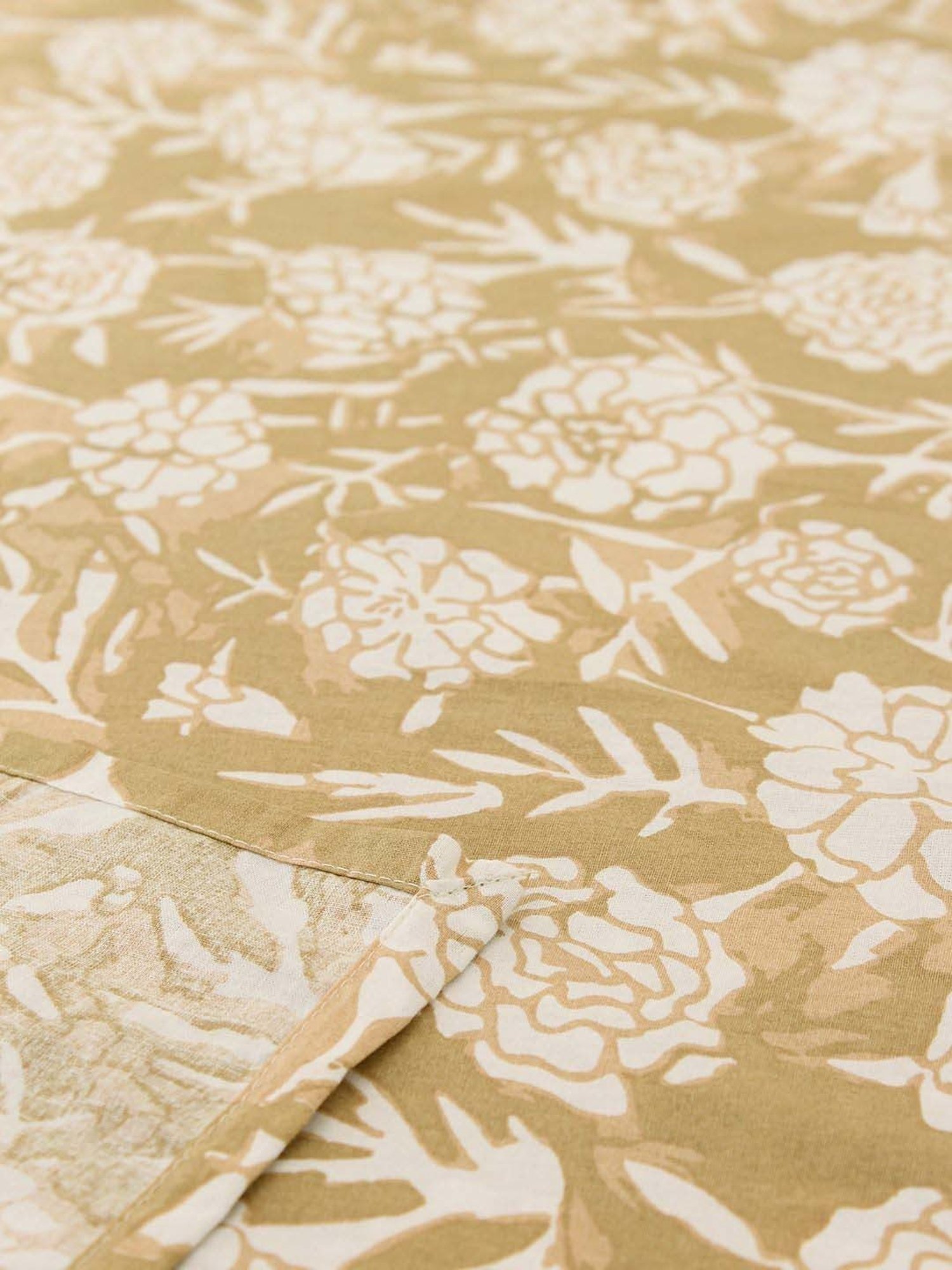 House This Genda Phool Beige 150 TC Cotton Fitted Bedsheet with 2 Pillow Covers