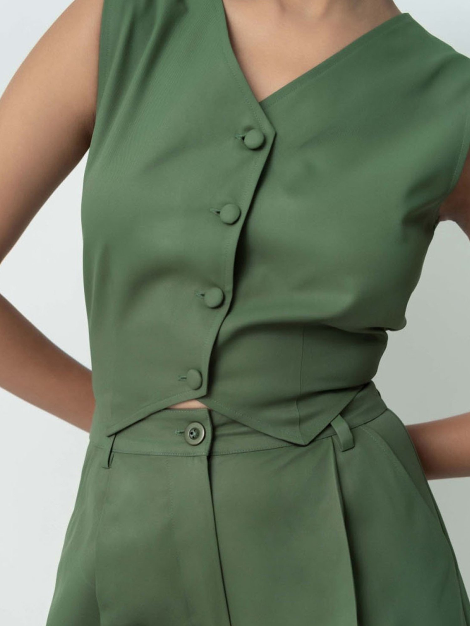 Qua Cropped Tailored Waistcoat