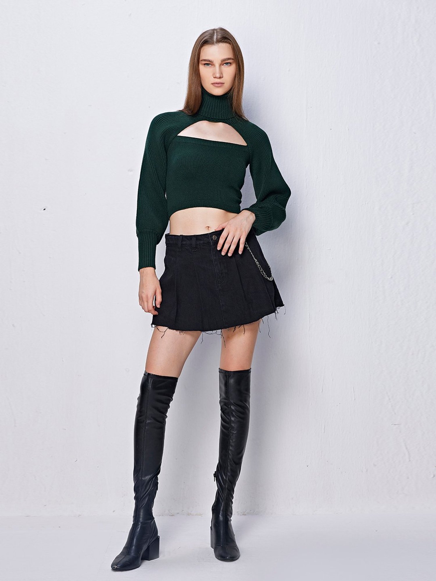 Cover Story Green Regular Fit Crop Pullover