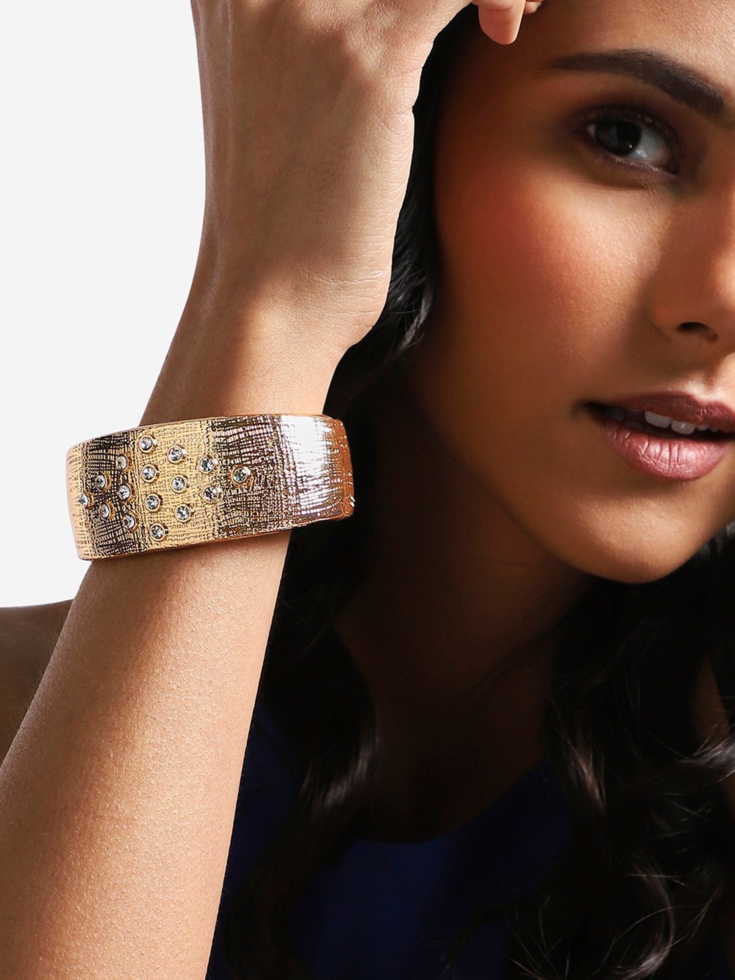 SOHI Textured Crystal Bracelet For Women