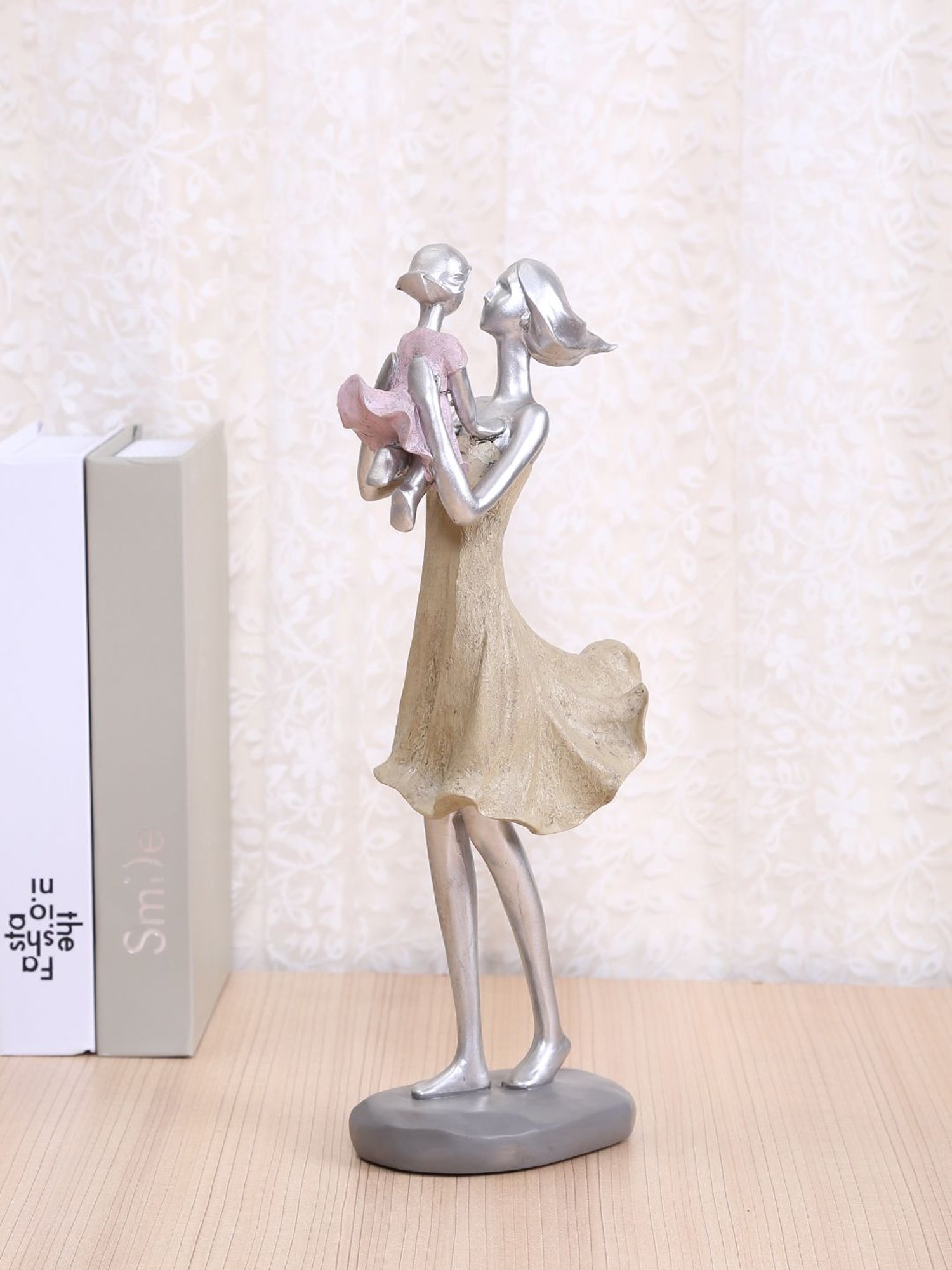 Tayhaa Silver Merry Lady And kid Statue