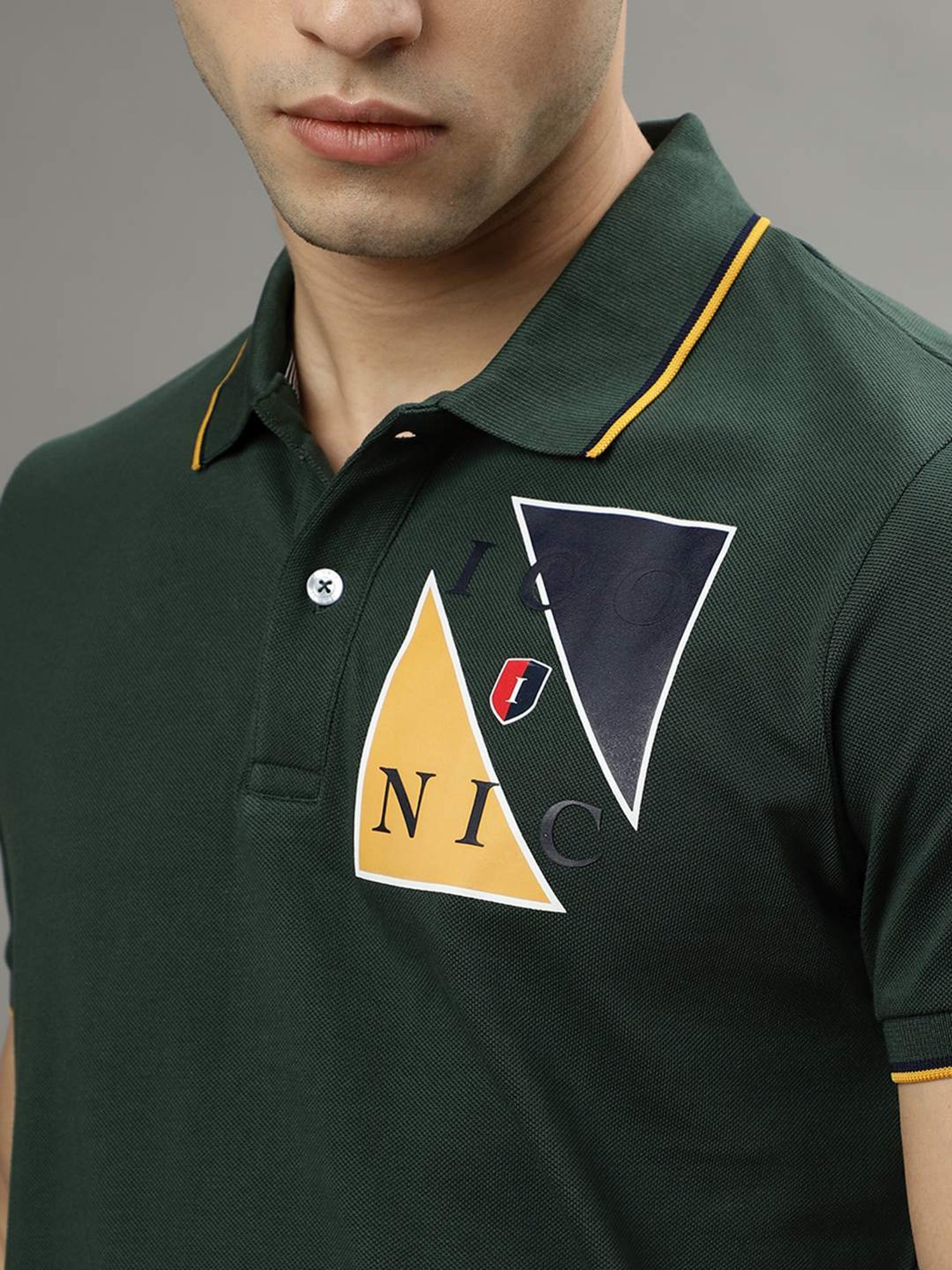 Iconic Men Colourblocked Regular Fit Cotton T-shirt