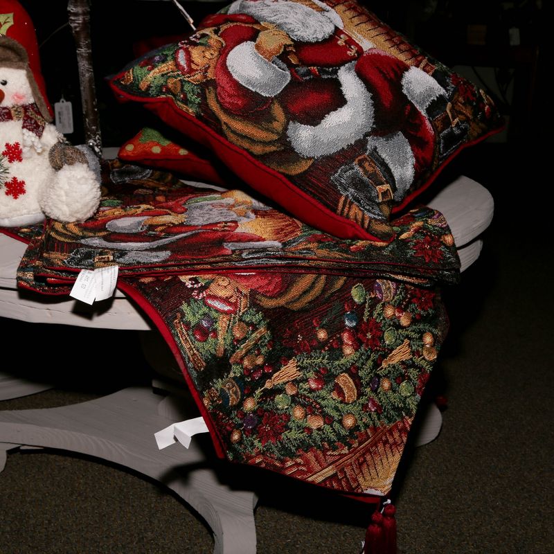 Gerson International 5-piece Set Christmas Table Place Settings with Santa Design