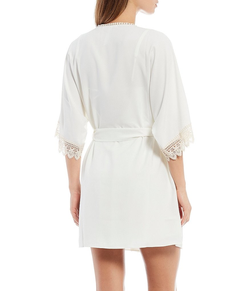 Flora Nikrooz Blythe Embroidered Lace & Matte Charmeuse Short Wrap Robe