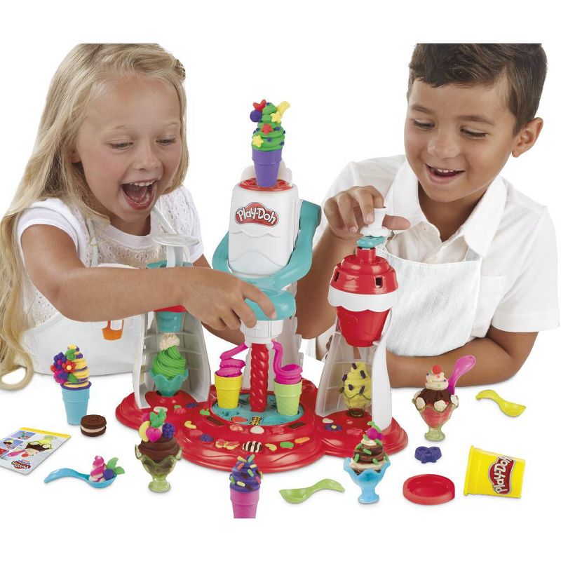Play-Doh Kitchen Creations Ultimate Swirl Ice Cream Maker