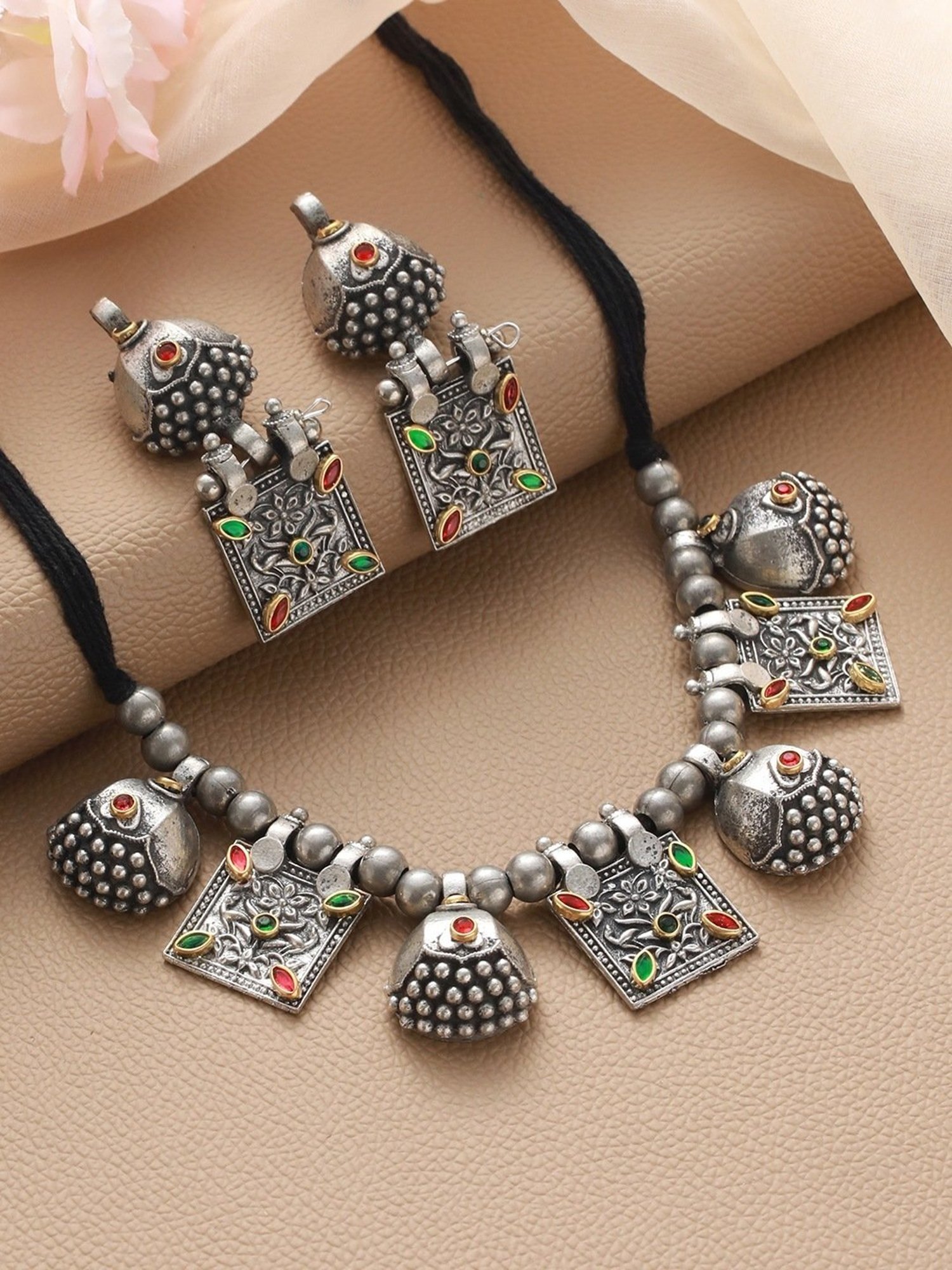 Aatmana Silver-Plated Kundan-Studded & Beaded Necklace & Earring Set