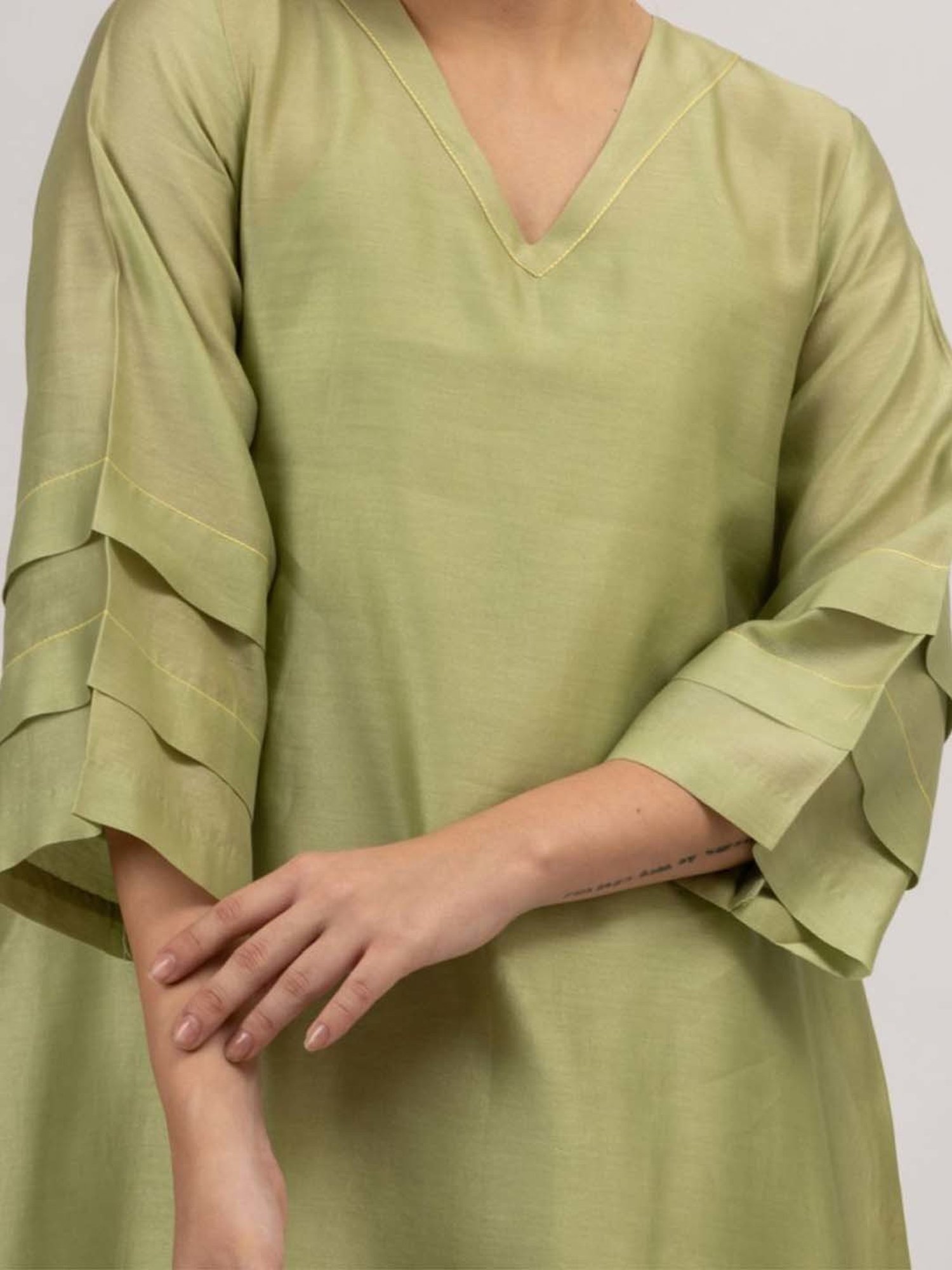 Mushio Green Diletta Chanderi Silk Kurta With Pleast Detail And Slip