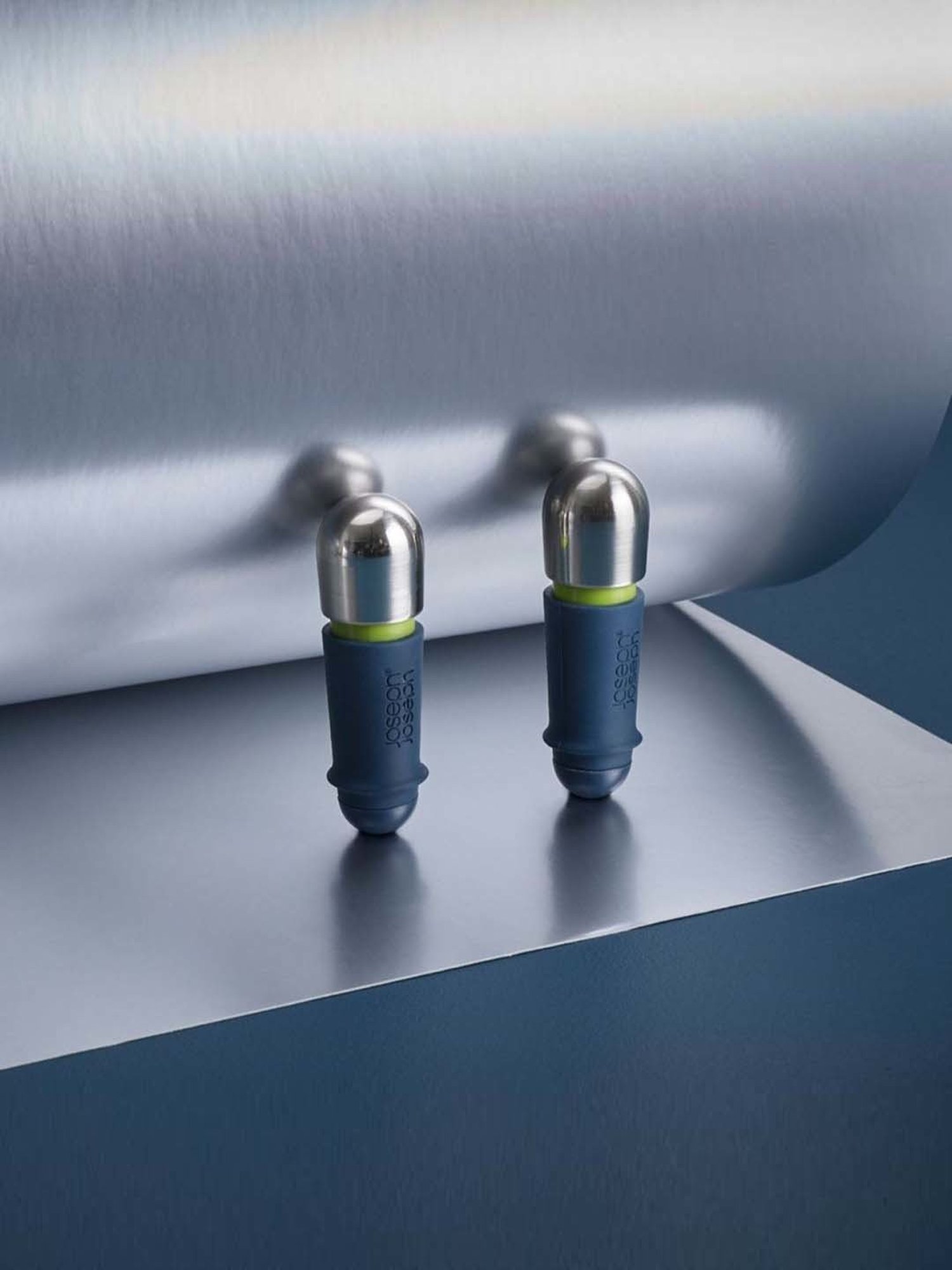 Joseph Joseph BarWise Blue Stainless Steel Twist-Lock Wine Stopper