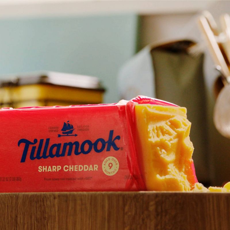 Tillamook Sharp Cheddar Cheese Loaf - 32oz
