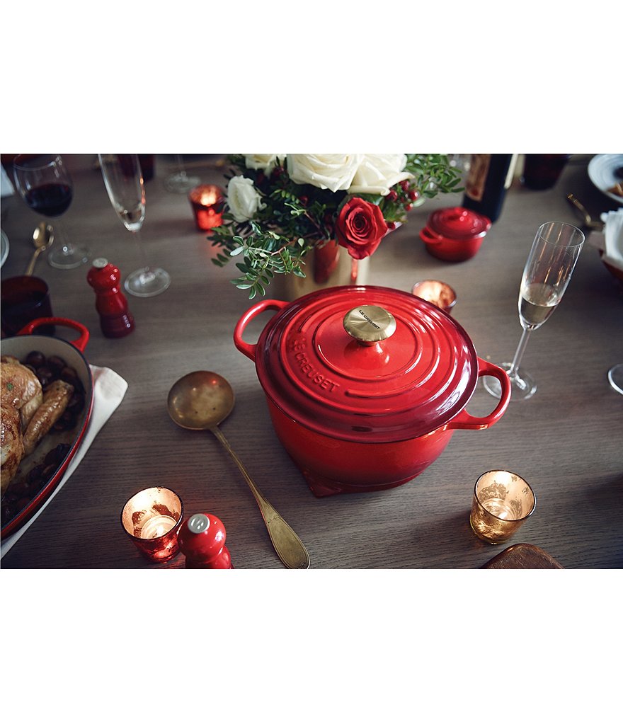 Le Creuset Signature 5.5-Quart Round Enameled Cast Iron Dutch Oven