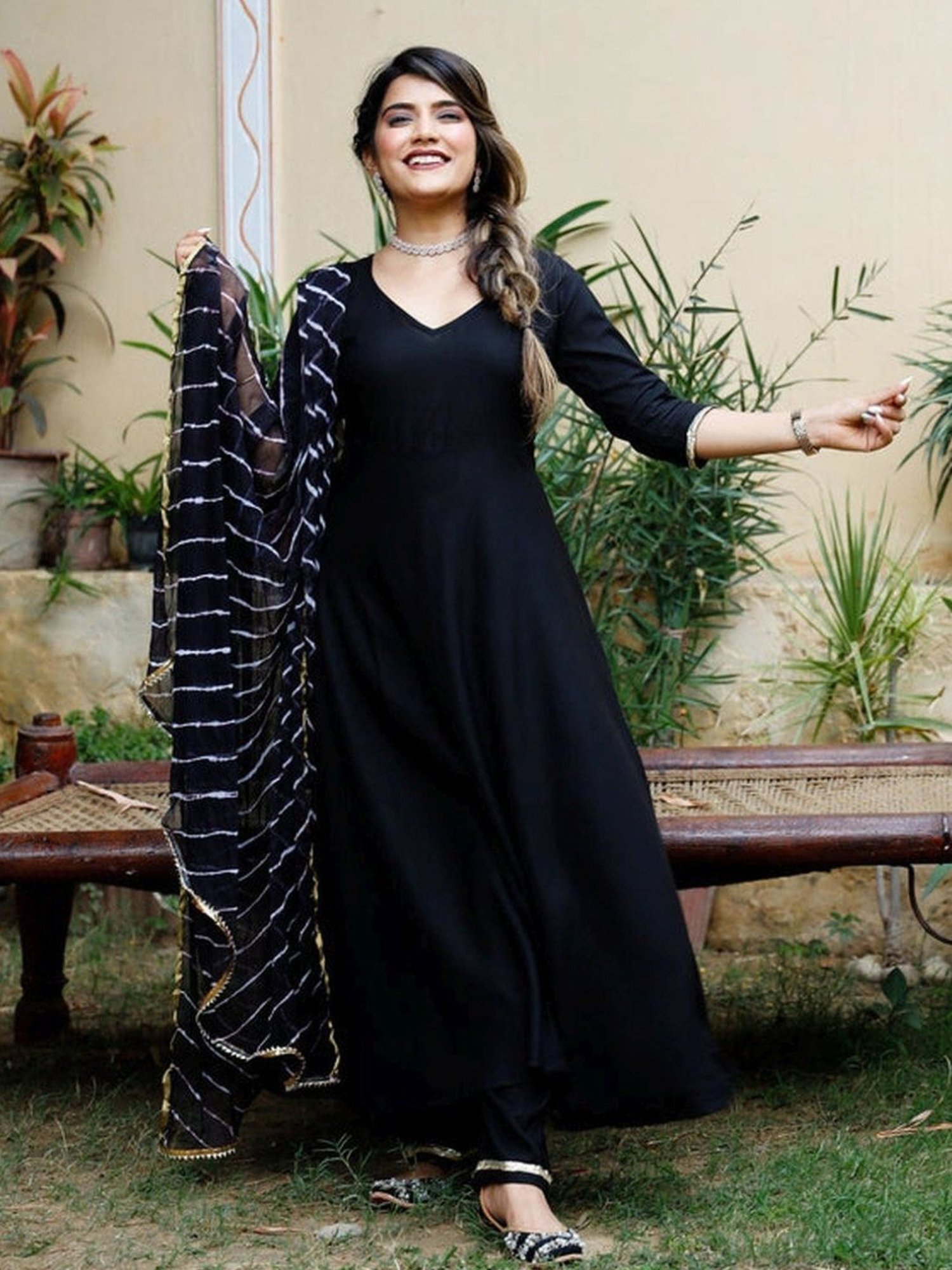 Thread and Button Black Gorgeous Night Kurta with Pant and Dupatta
