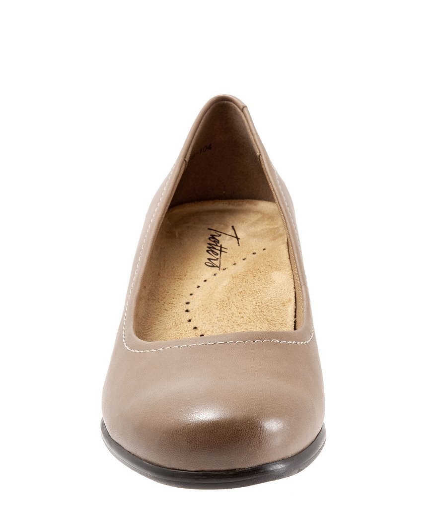 Trotters Winnie Leather Wedge Pumps