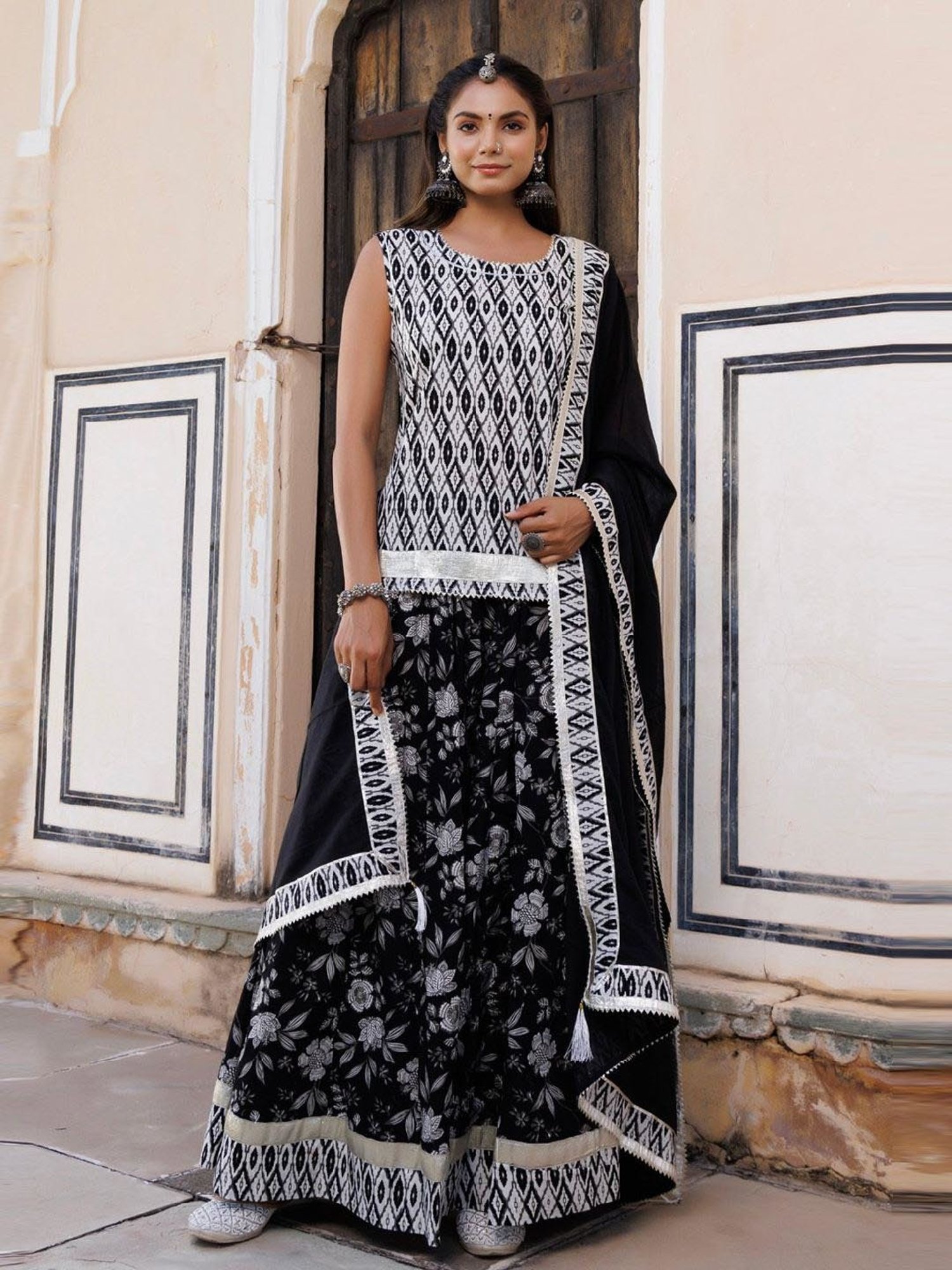 Geroo Jaipur Black-White Pure Cotton Hand Block Printed Skirt Set