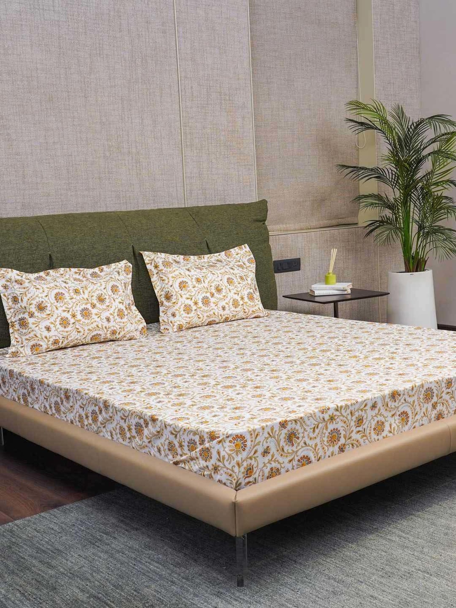 Urban Space Serene Brown Cotton 200 TC Queen Size Bedsheet With Pillow Covers