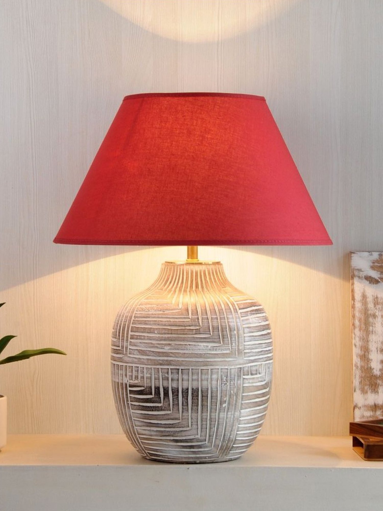 Kapoor Lamp Shades Distress White & Red Wood Cumberland Cotton Shade Table Lamp