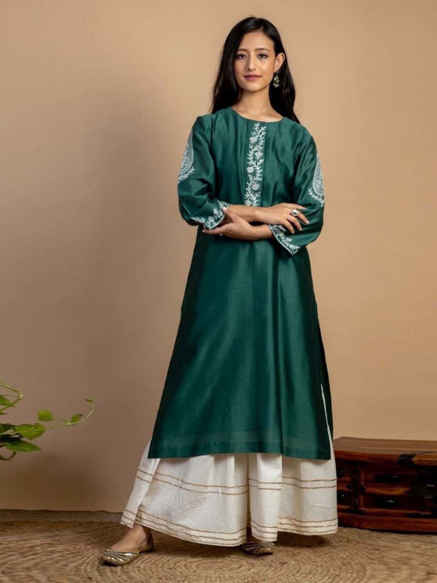 Mushio Bottle Green Drishti Embroidered Chanderi Silk Kurta
