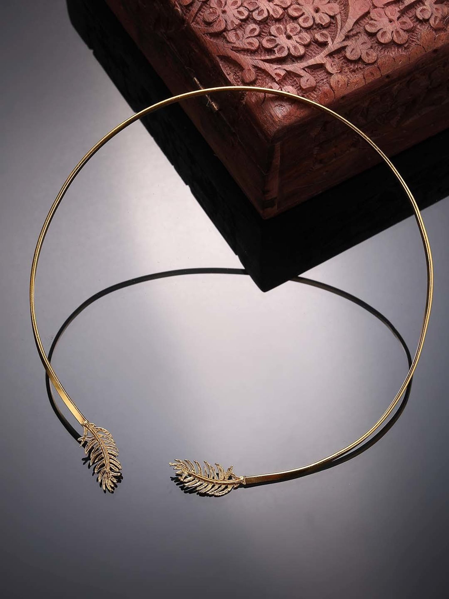 NVR Gold-plated Circular Choker Necklace for Women