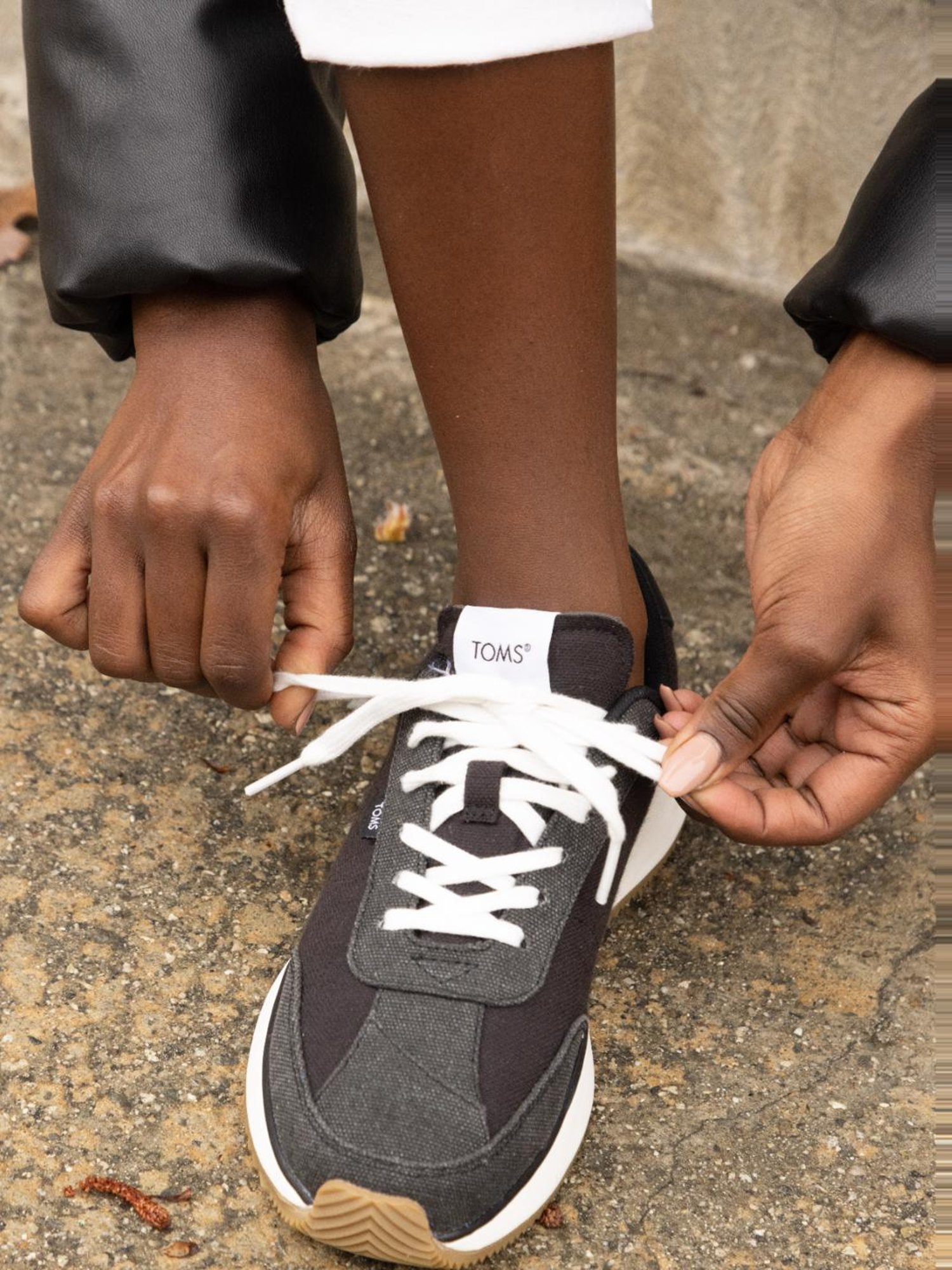 Toms Women's Wyndon Black Sneakers